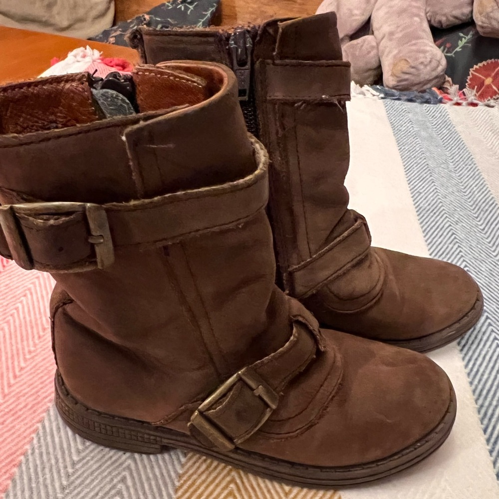 UMI brown boots for toddler
